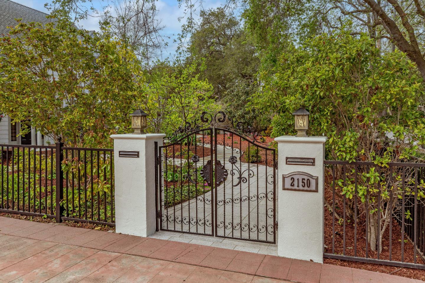 2150 WAVERLEY ST
