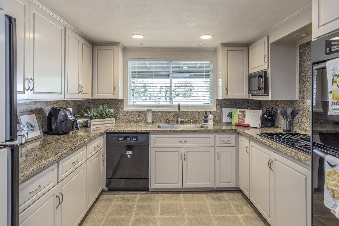 1006 ALMARIDA Drive