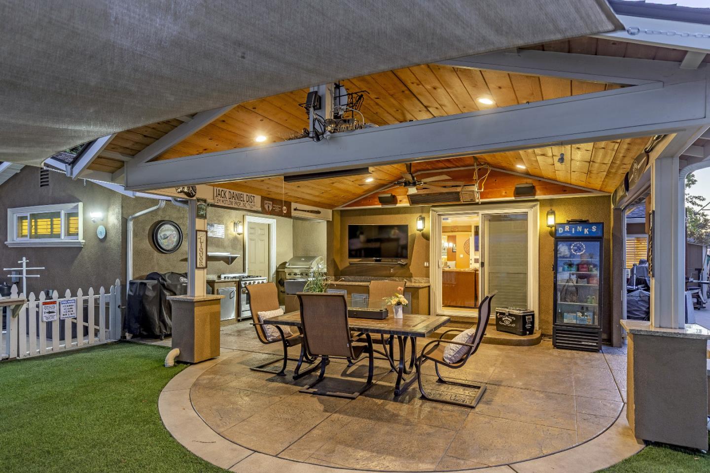 1006 ALMARIDA Drive