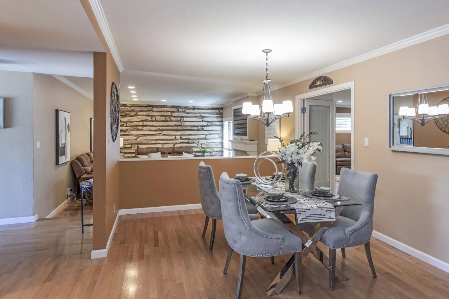 1006 ALMARIDA Drive