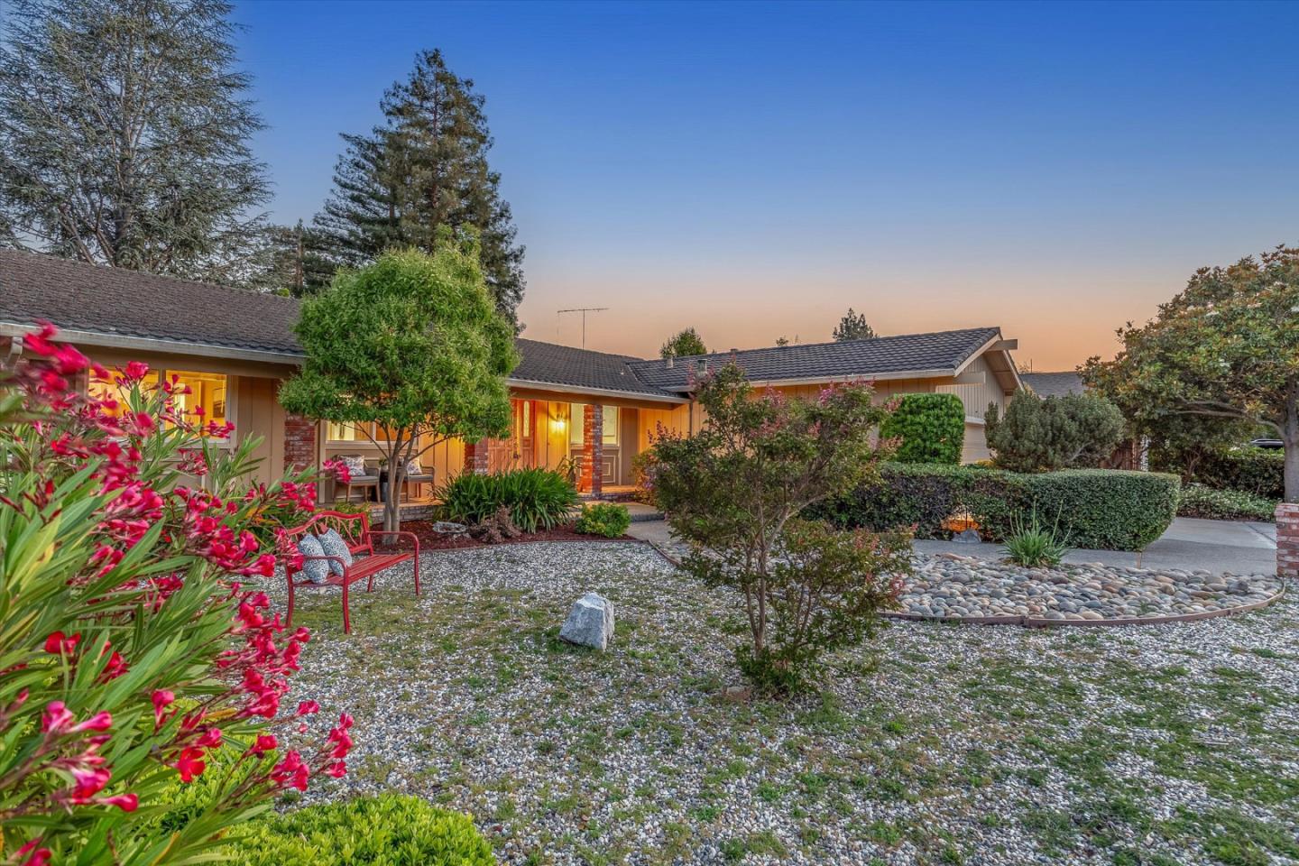20154 KNOLLWOOD Drive