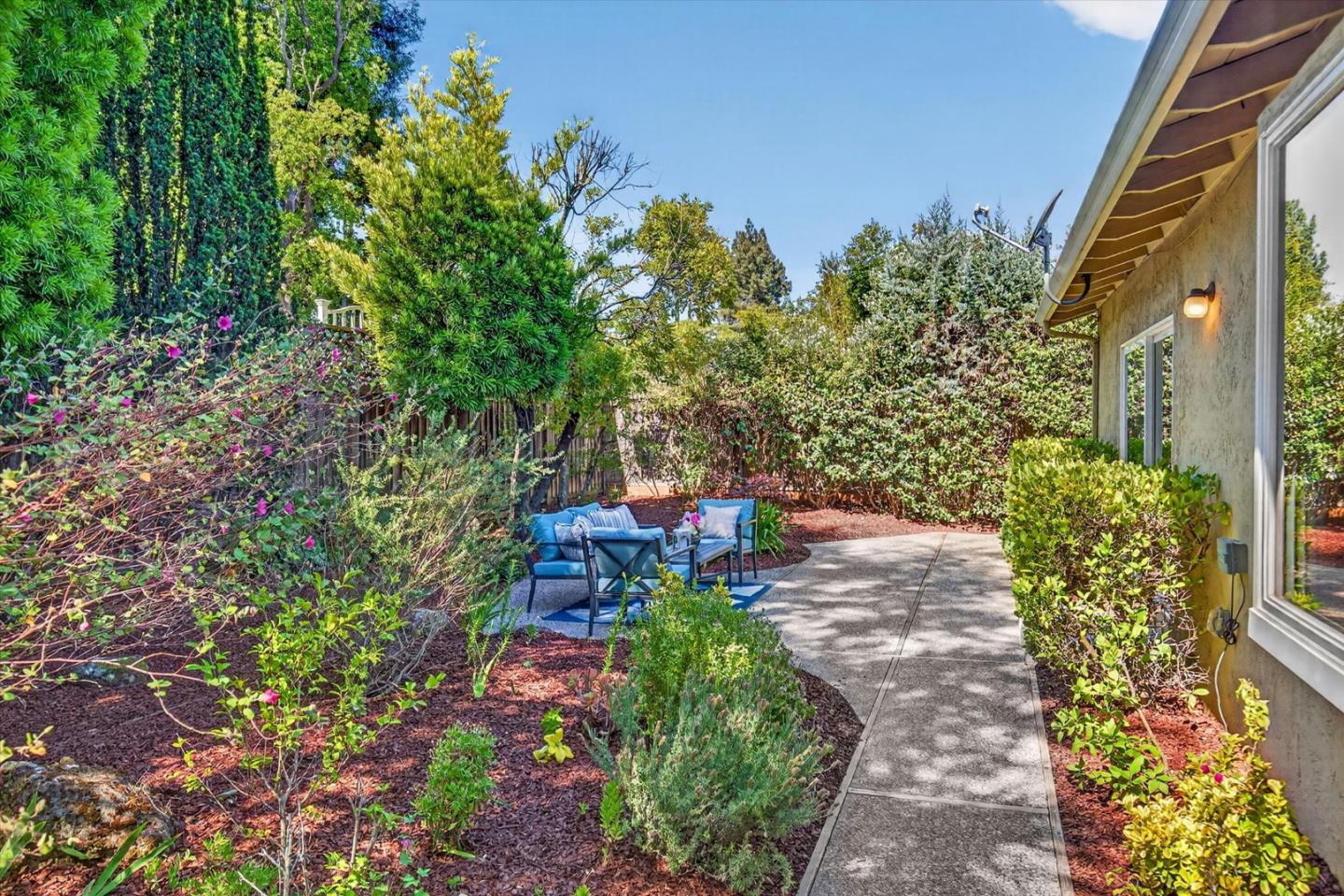 20154 KNOLLWOOD Drive