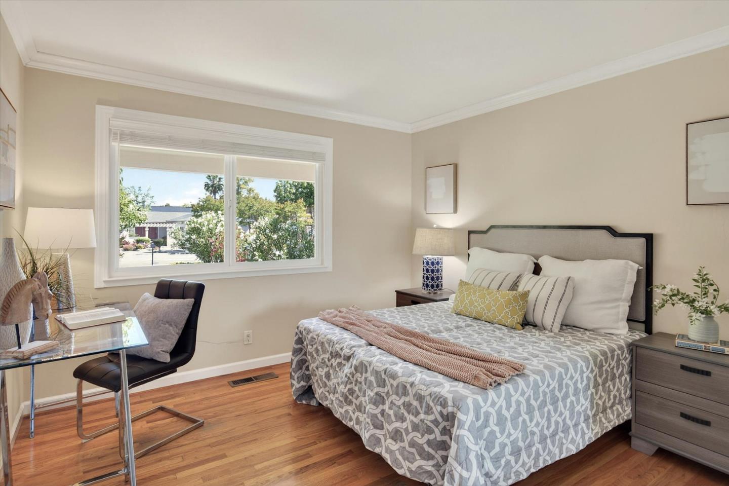 20154 KNOLLWOOD Drive