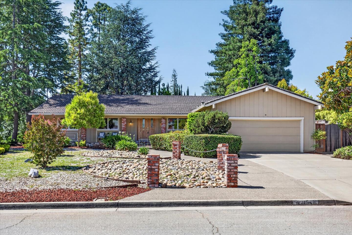 20154 KNOLLWOOD Drive
