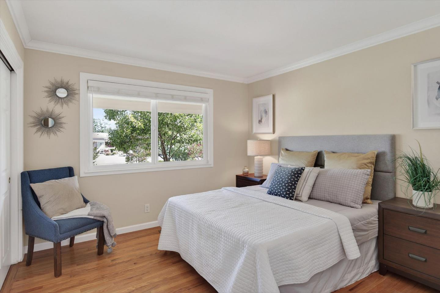 20154 KNOLLWOOD Drive