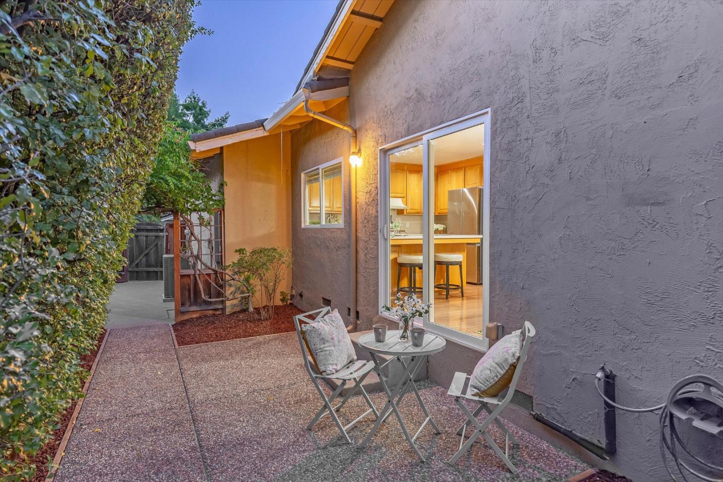 20154 KNOLLWOOD Drive