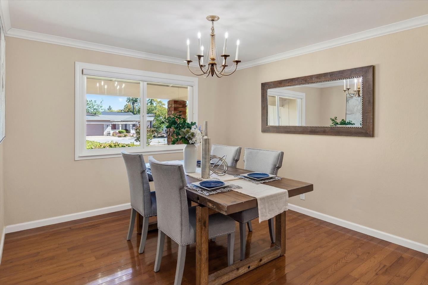 20154 KNOLLWOOD Drive