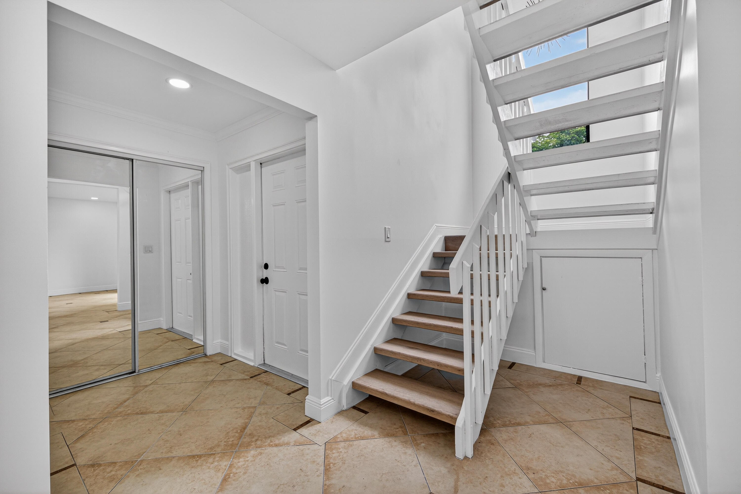 6194 Laurel Lane C