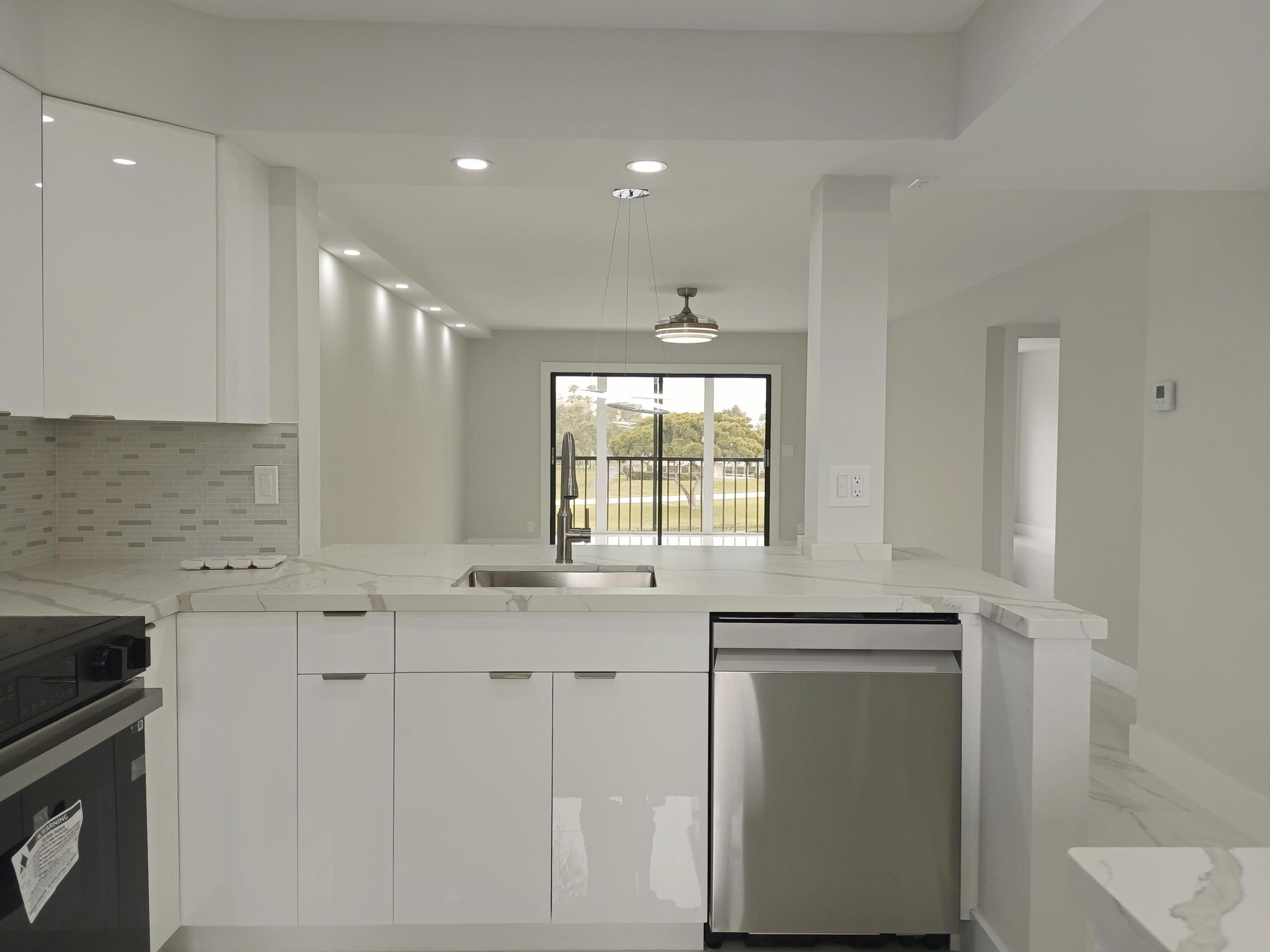 7320 Amberly Lane 305