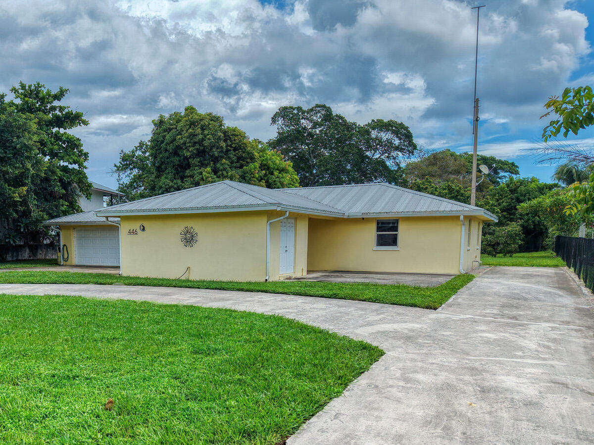 446 SANTA FE Road