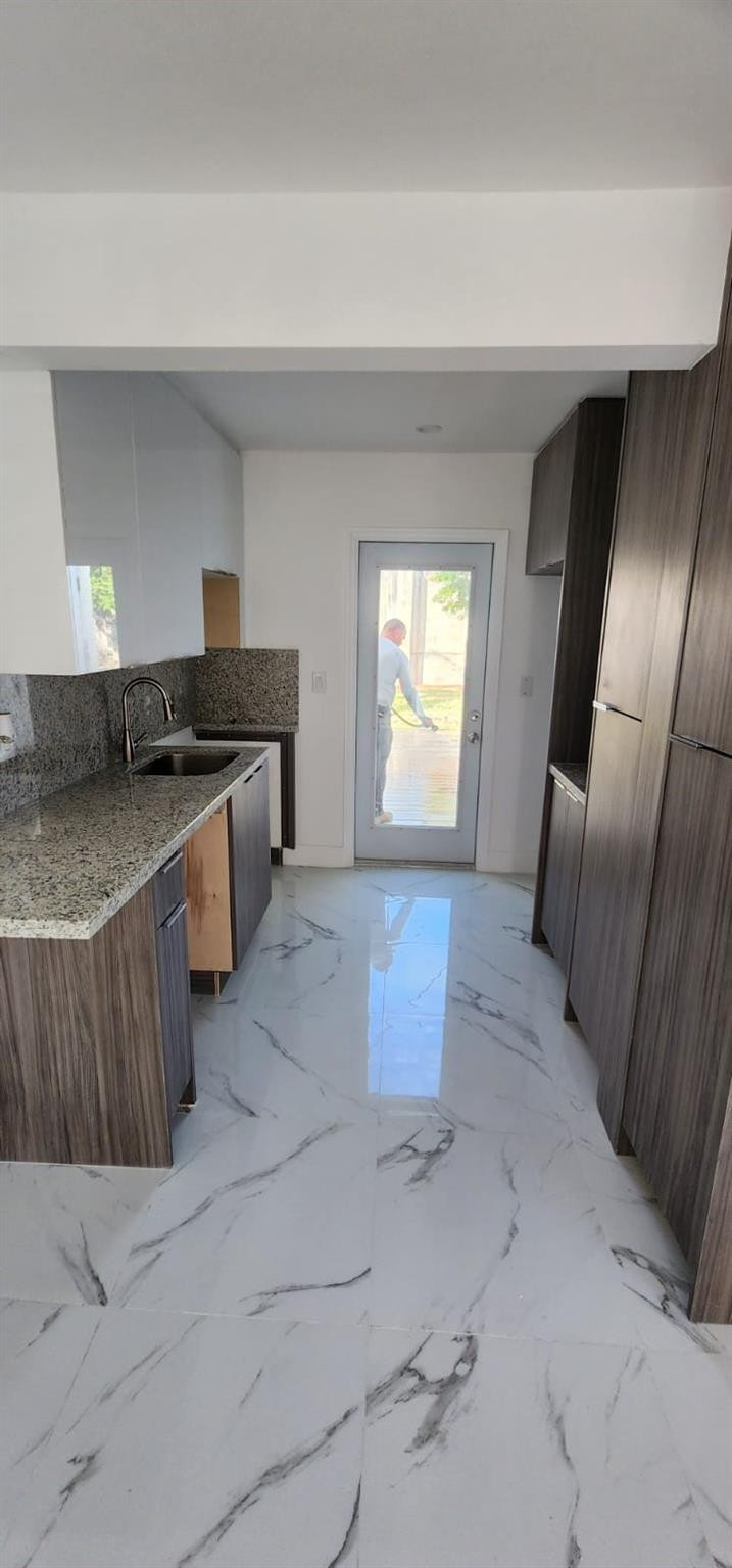 1770 Lauderdale Manor Dr