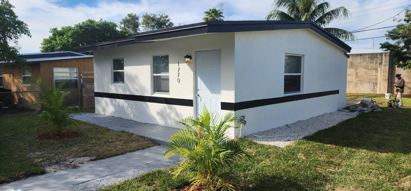 1770 Lauderdale Manor Dr