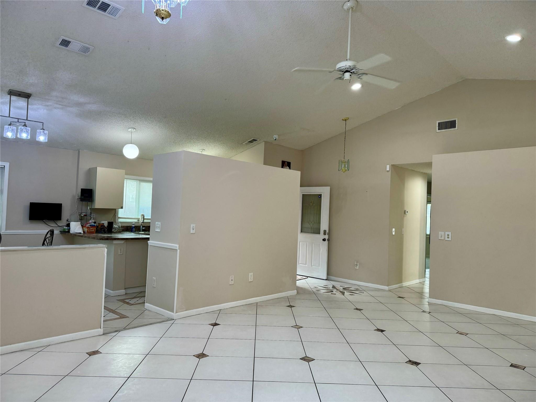 1038 W Jasmine Ln