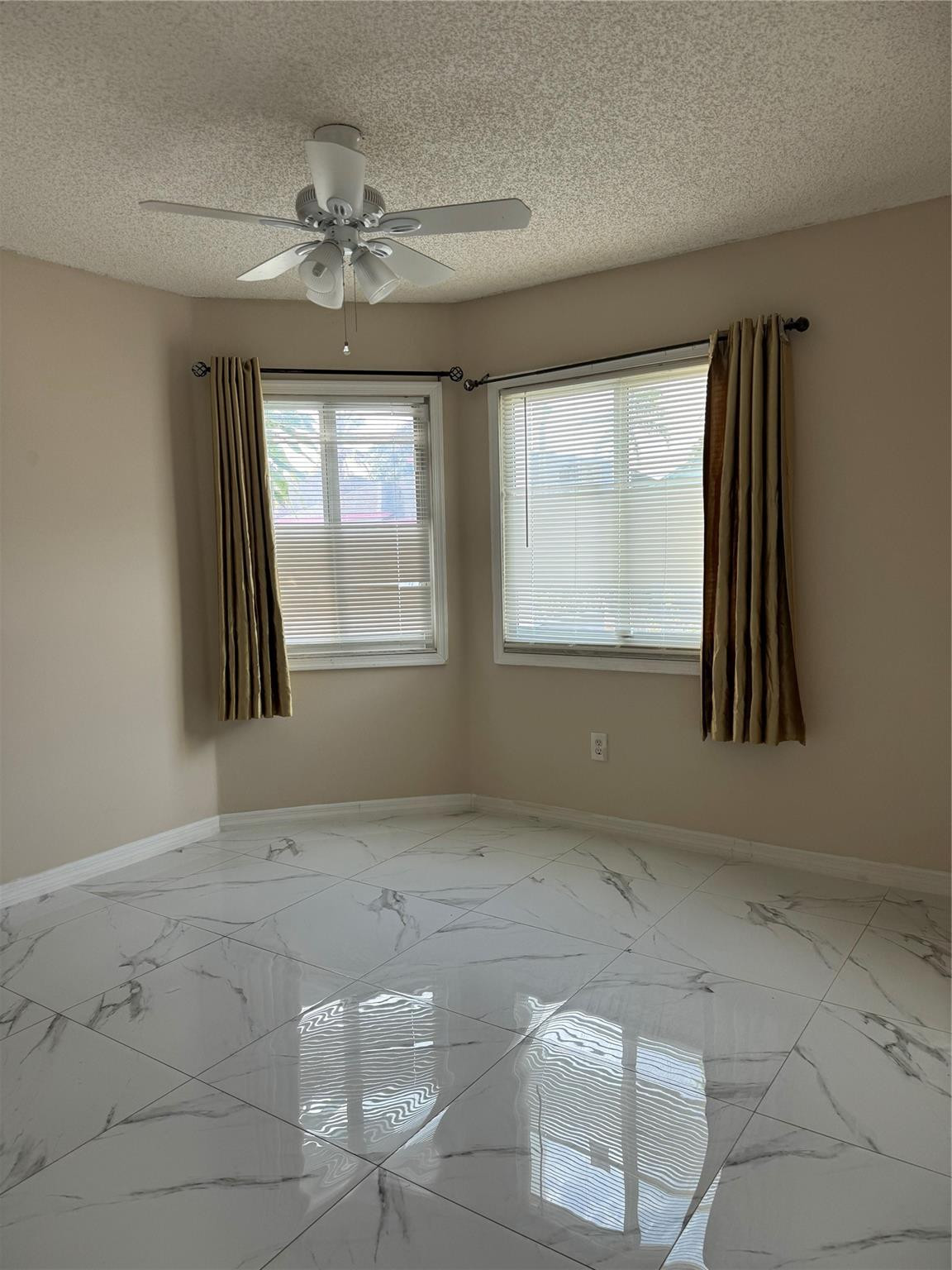 1038 W Jasmine Ln