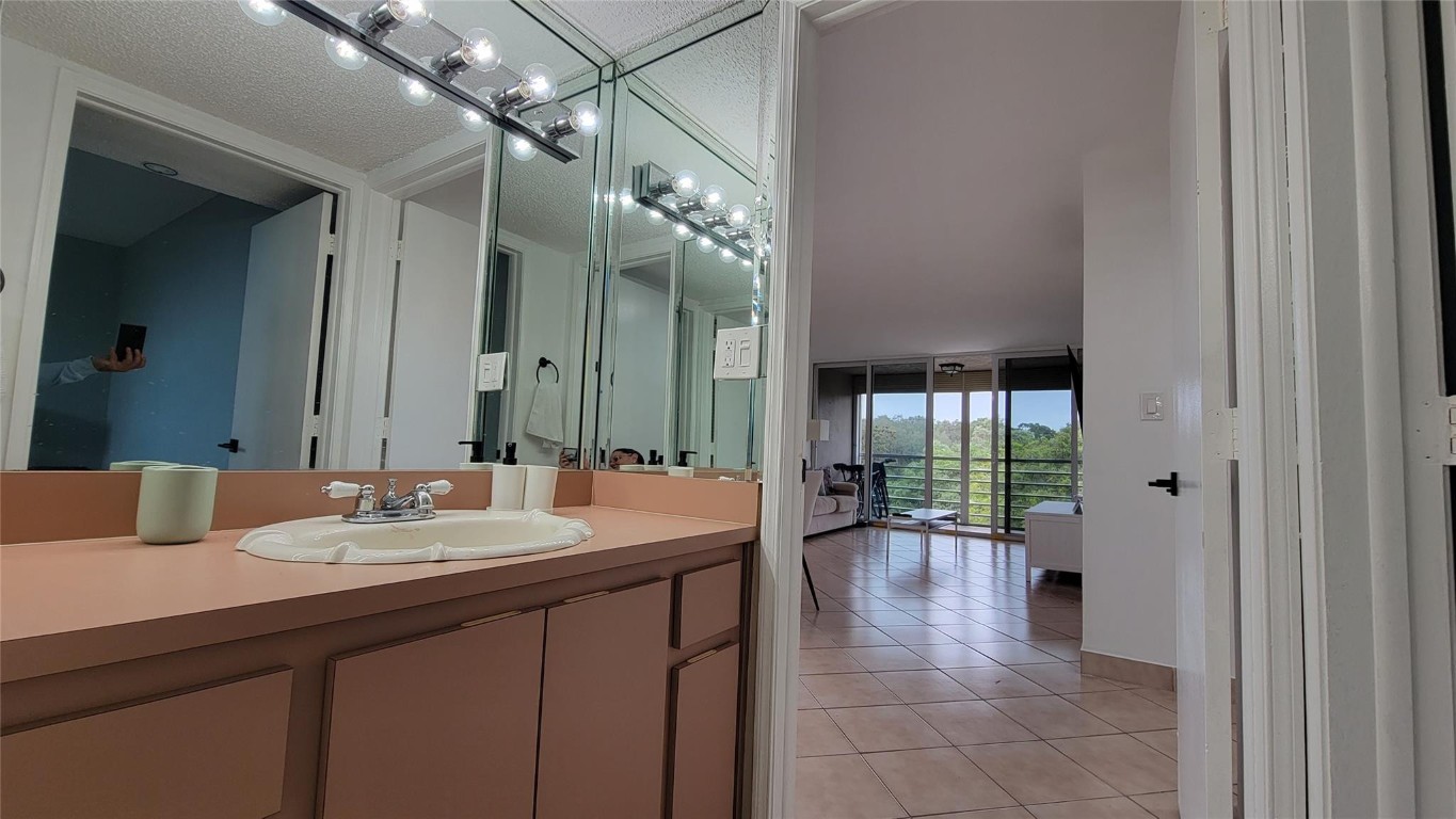 9410 Tangerine Pl 407