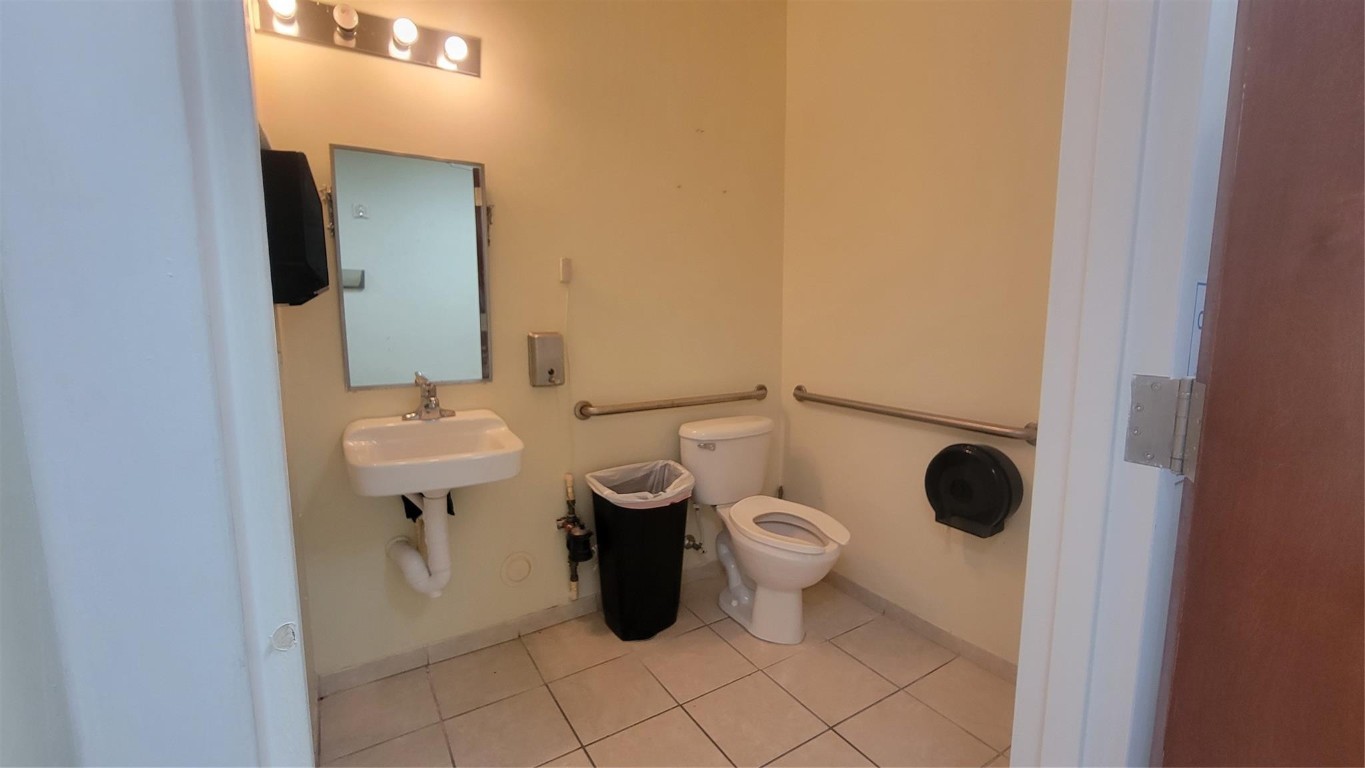 3880 W Broward Blvd B4,B5,B6,B7,B8,B9