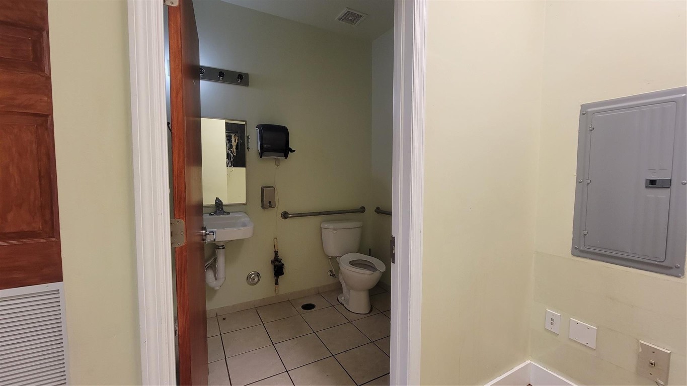 3880 W Broward Blvd B4,B5,B6,B7,B8,B9