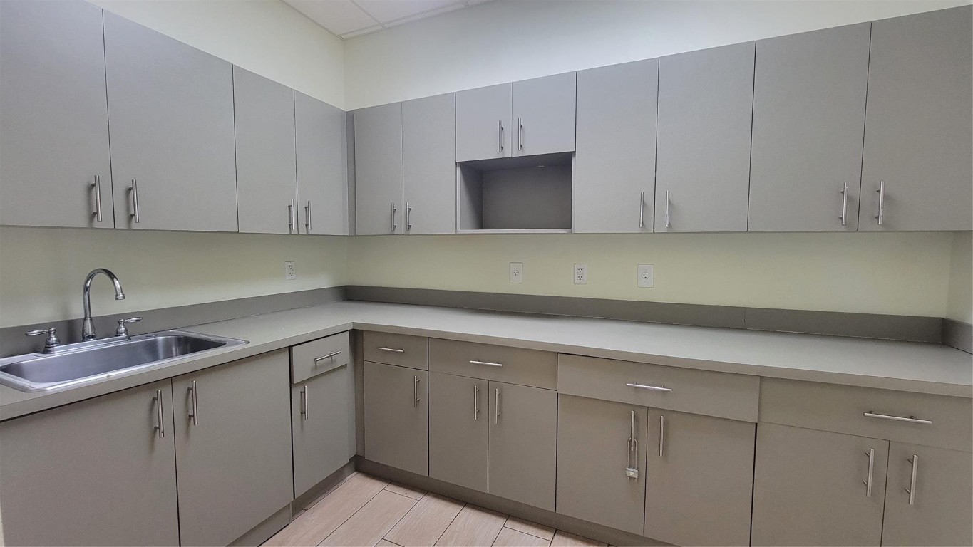 3880 W Broward Blvd B4,B5,B6,B7,B8,B9