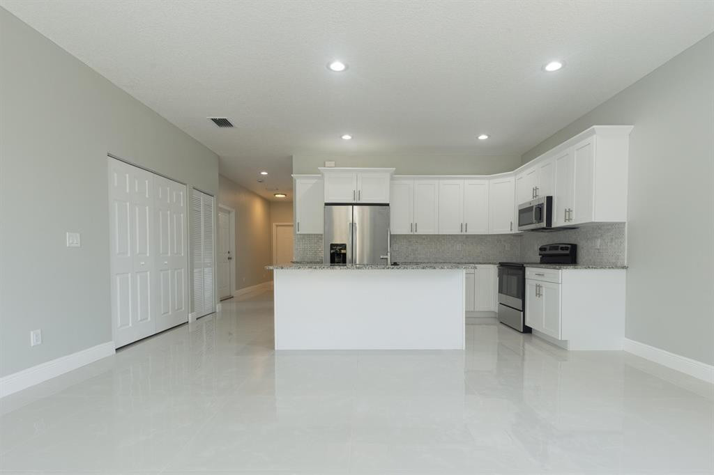 306 W Walker Avenue