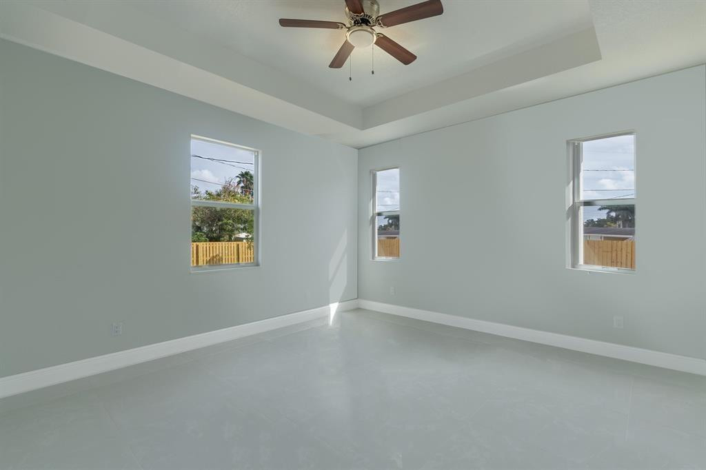 306 W Walker Avenue