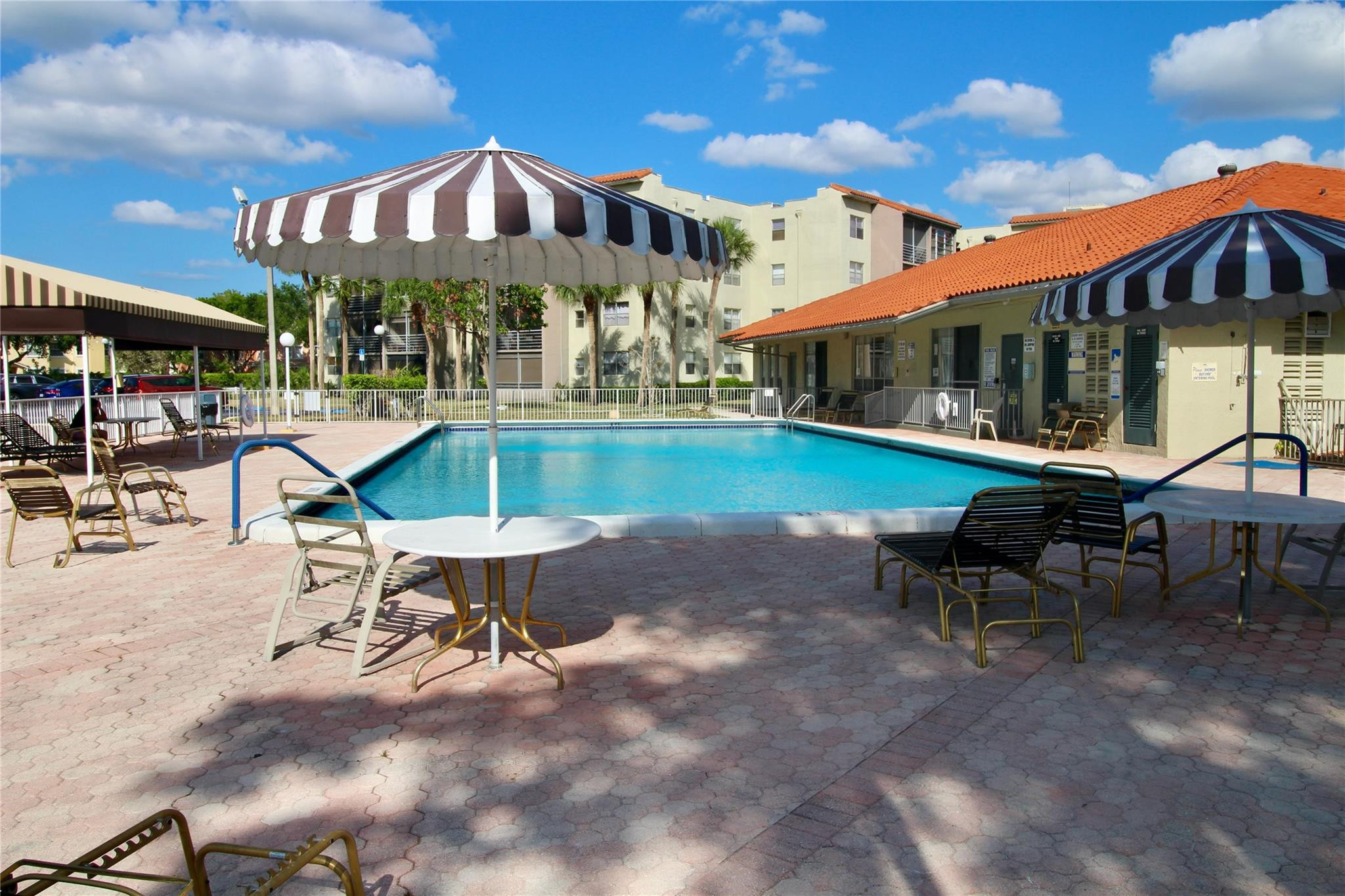 1800 N Lauderdale Ave 1201