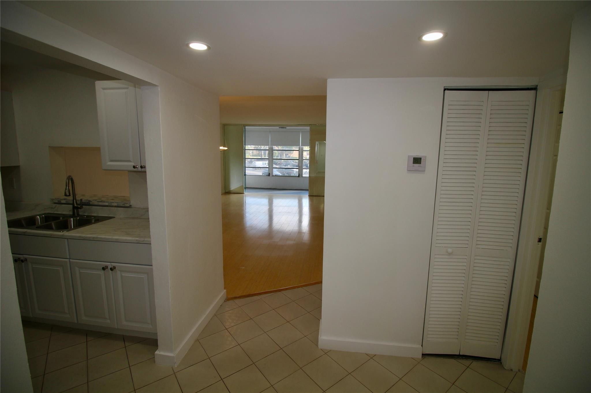 1800 N Lauderdale Ave 1201