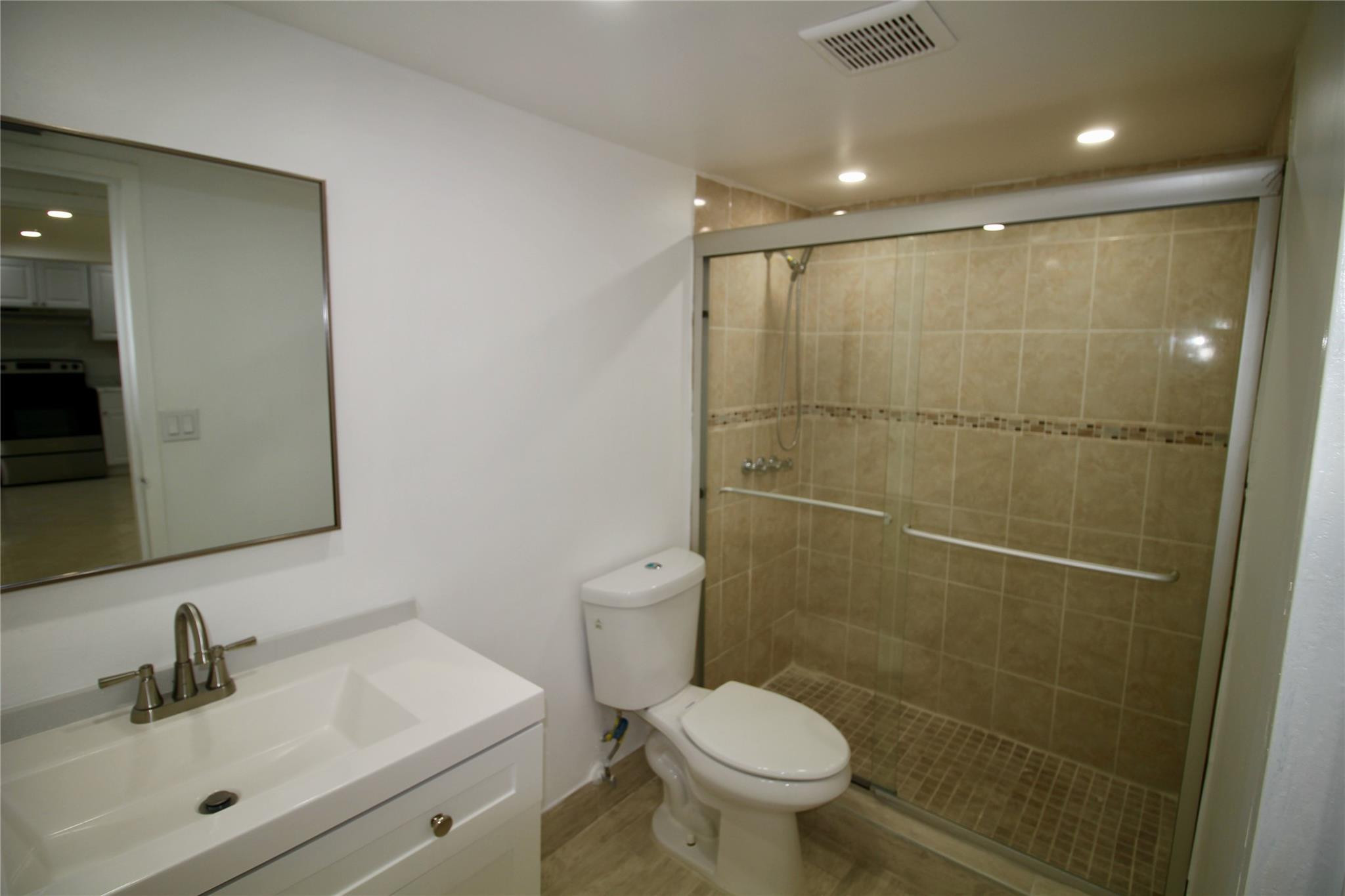 1800 N Lauderdale Ave 1201