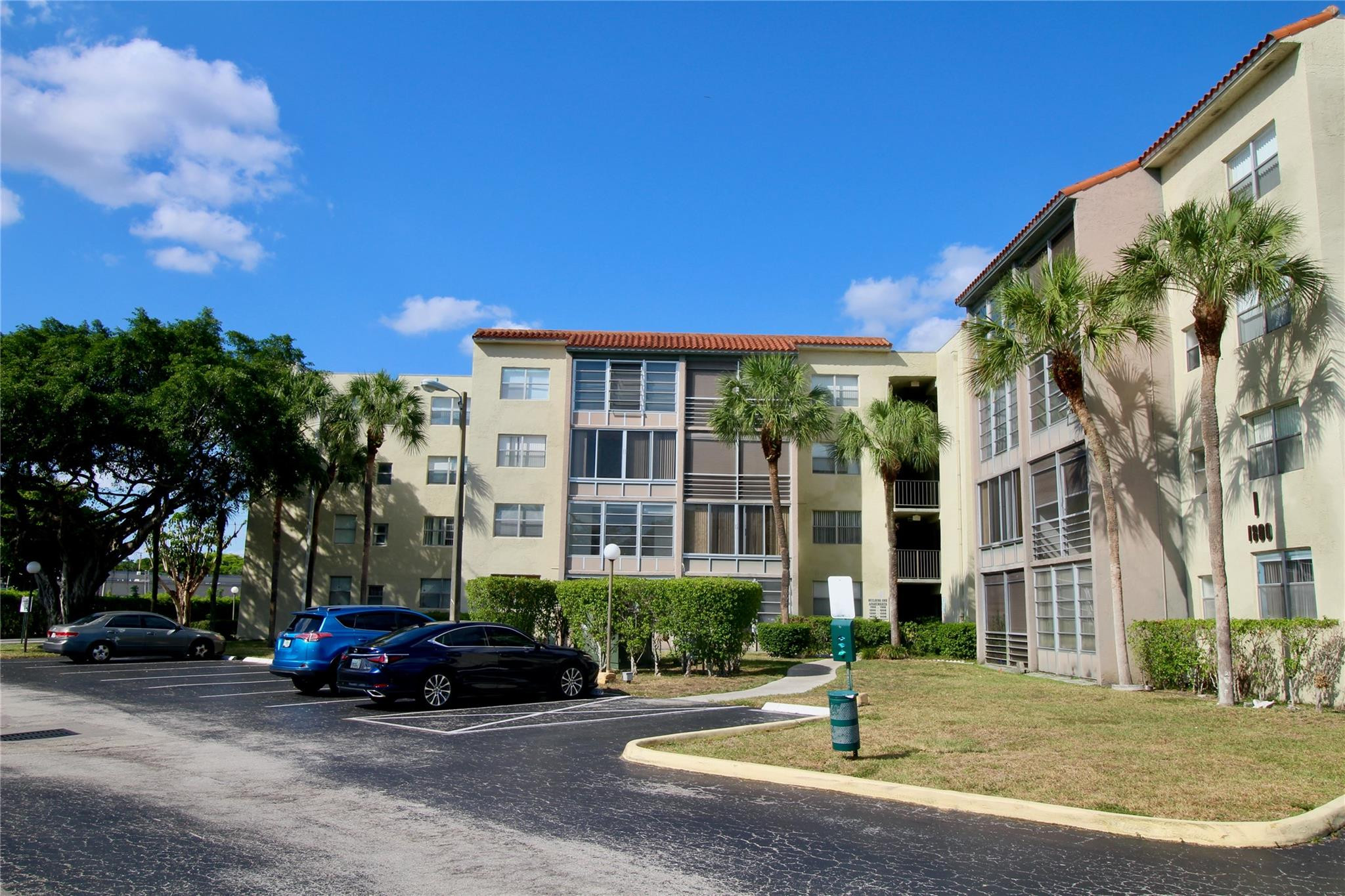 1800 N Lauderdale Ave 1201