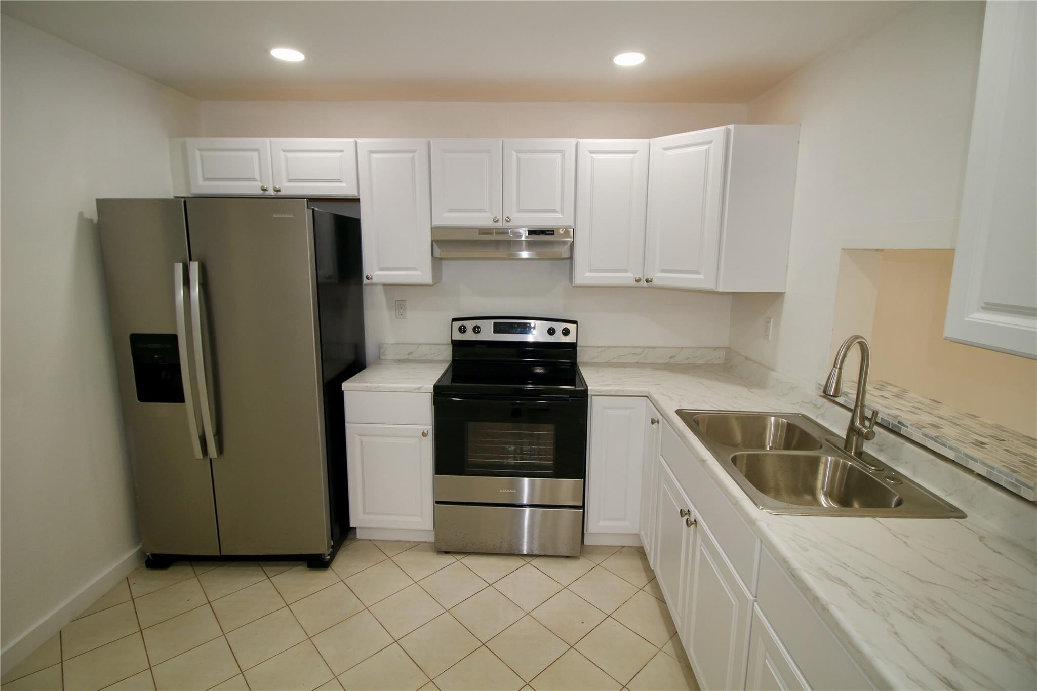 1800 N Lauderdale Ave 1201