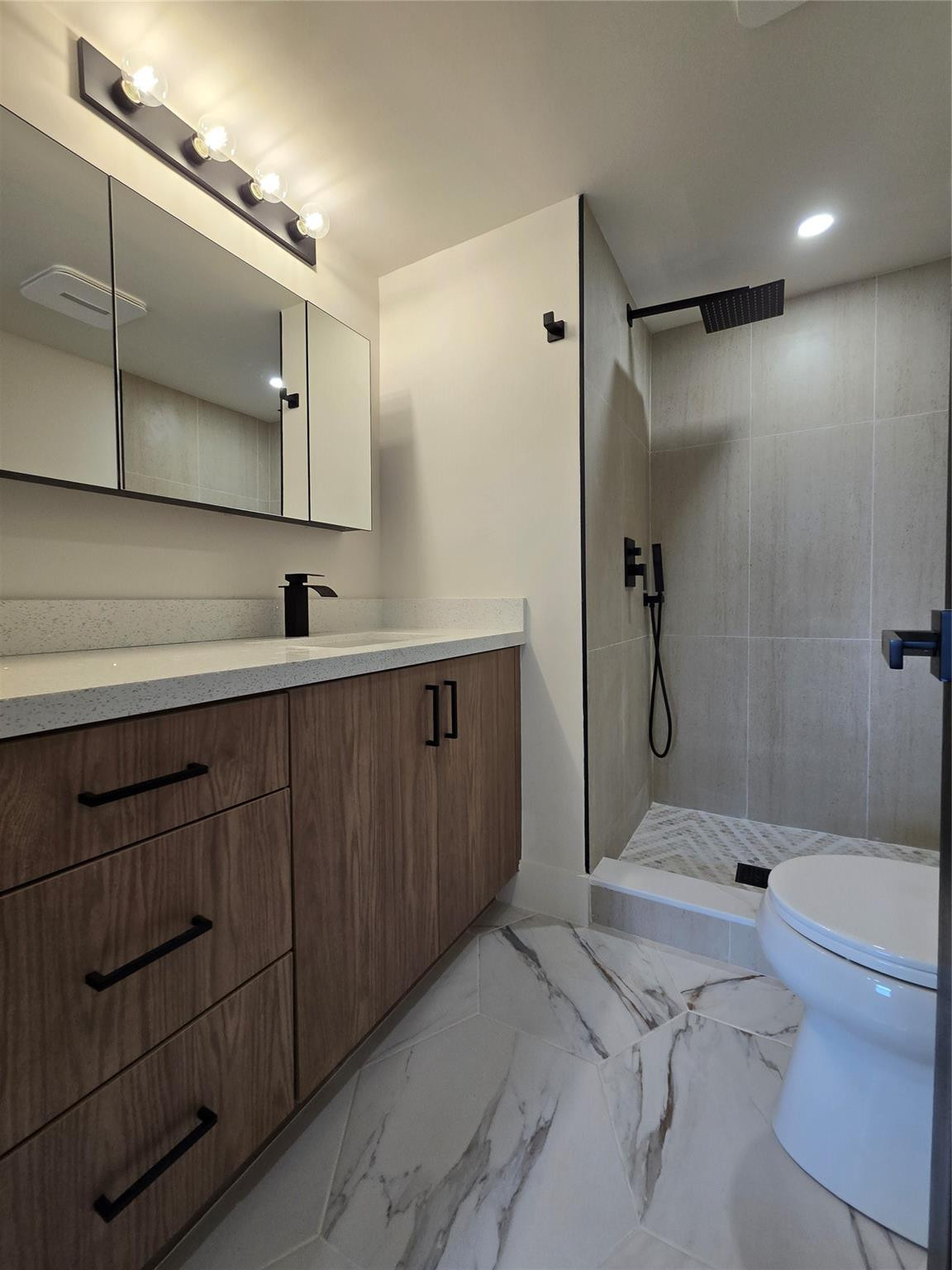 3001 E Sunrise Lakes Dr 303