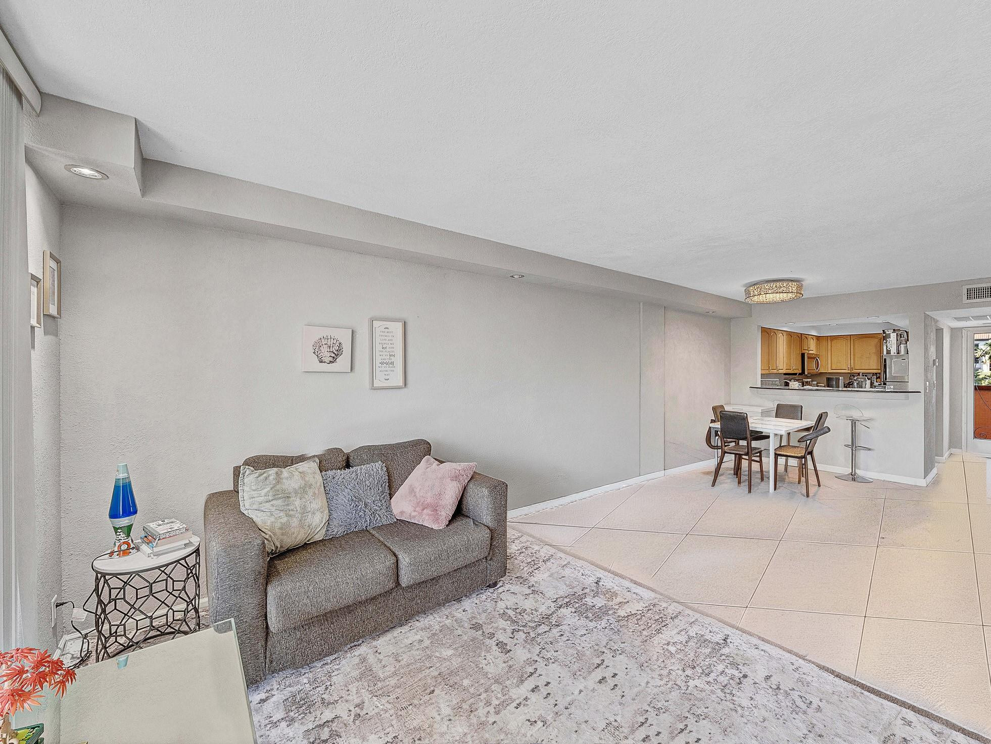 4500 N Federal Highway 303