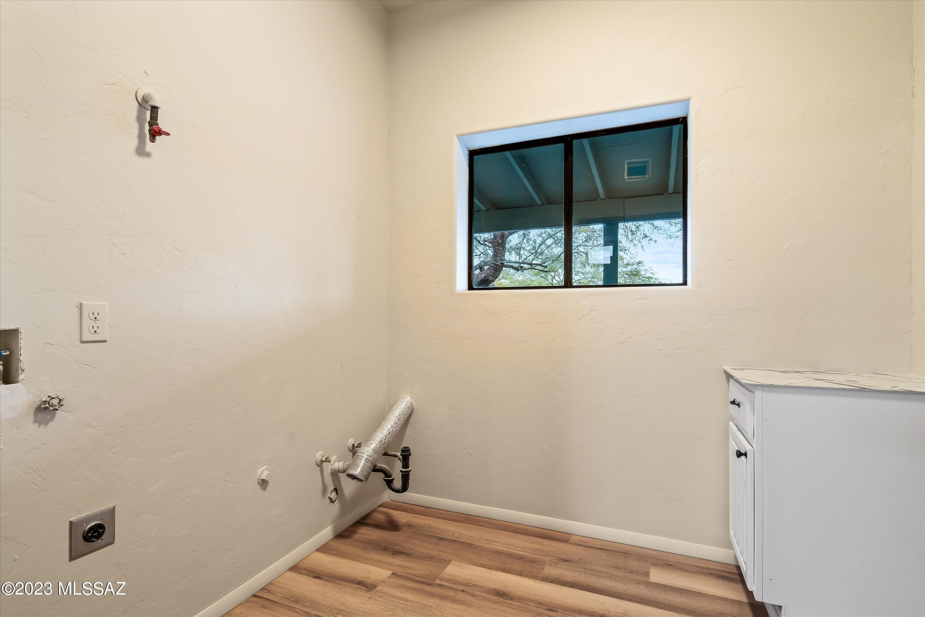 2465 N Tomahawk Trail