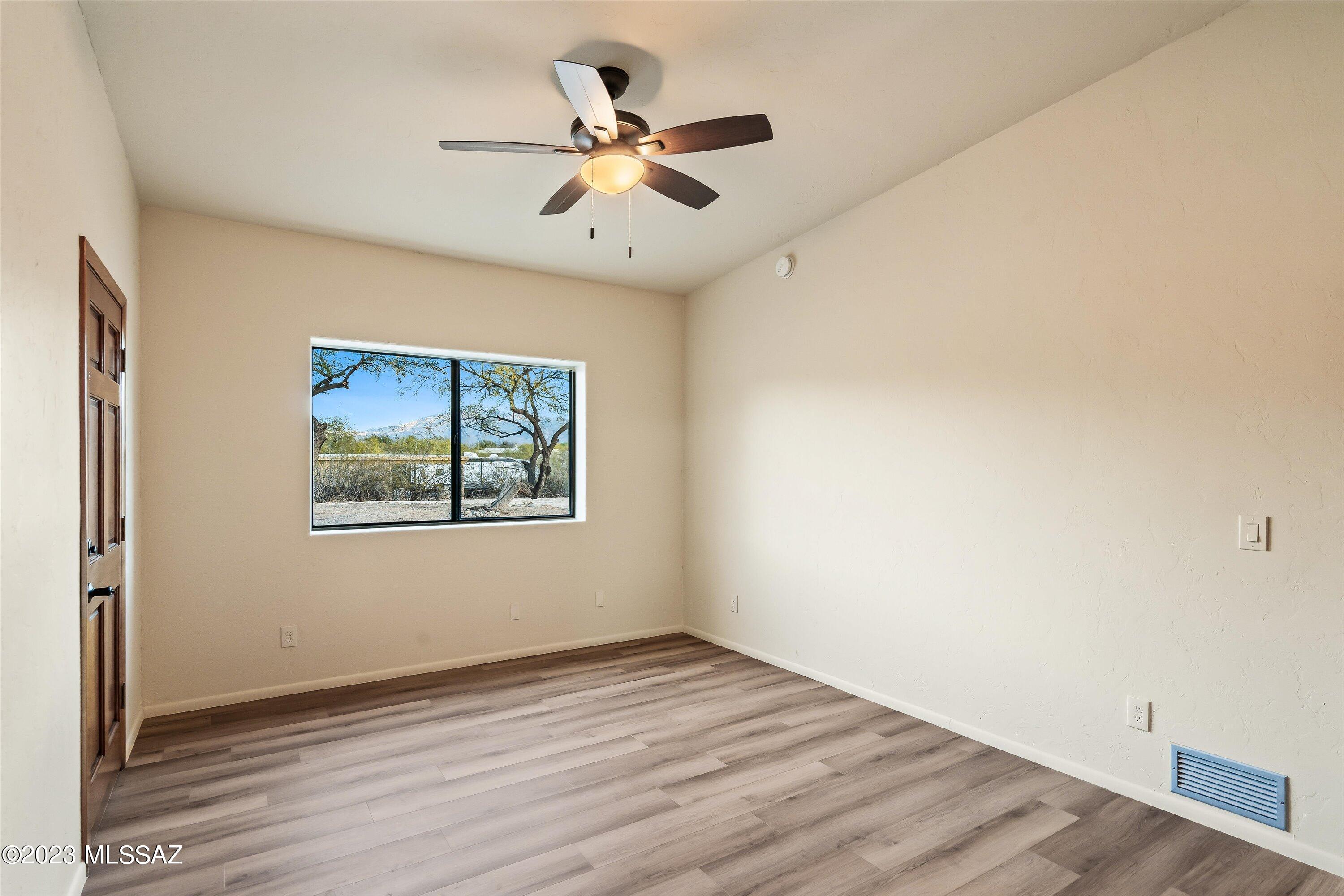 2465 N Tomahawk Trail