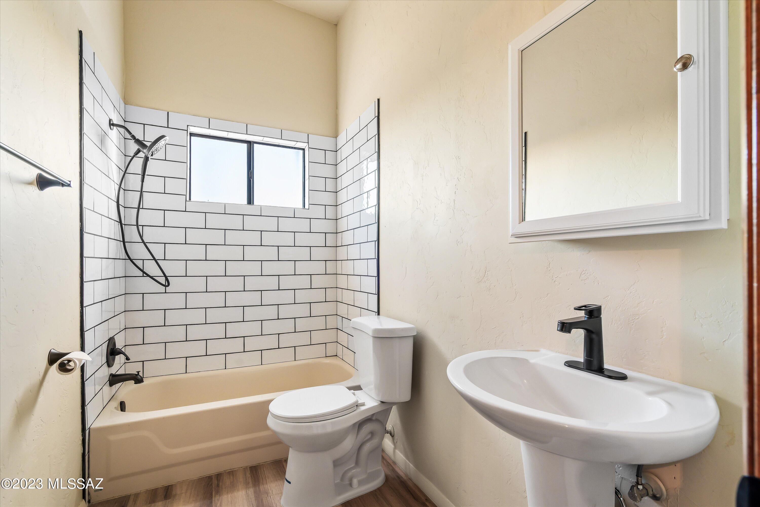 2465 N Tomahawk Trail