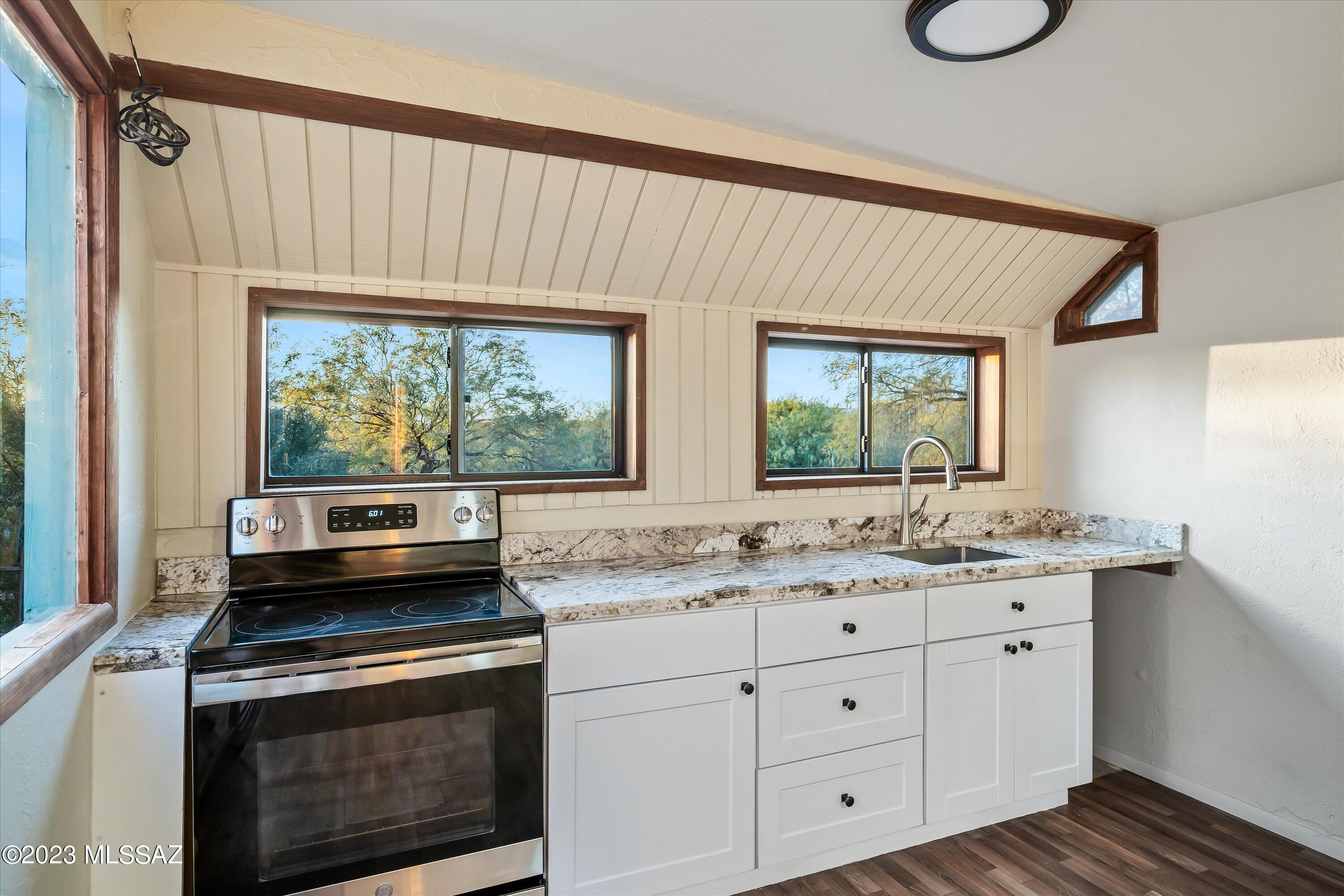 2465 N Tomahawk Trail