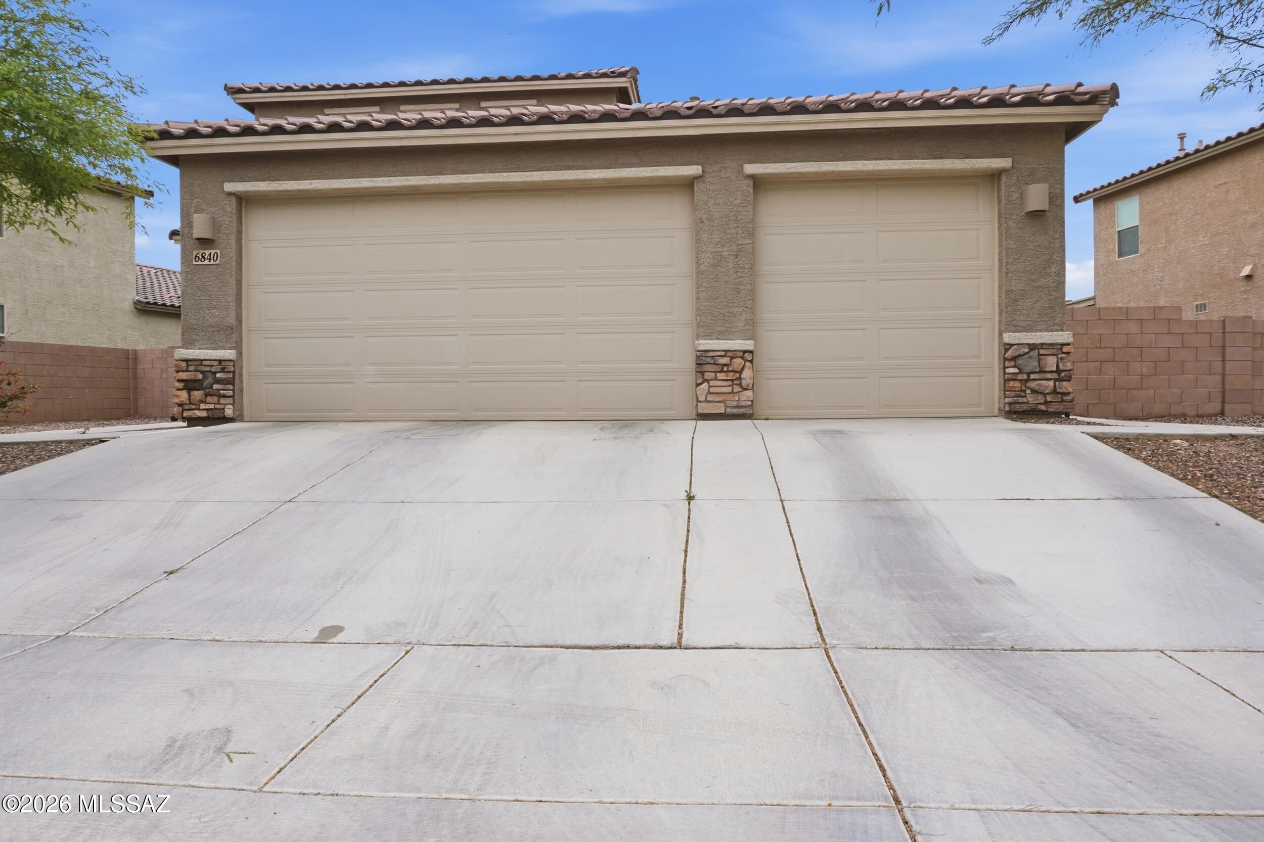 6840 E Via Arroyo Largo