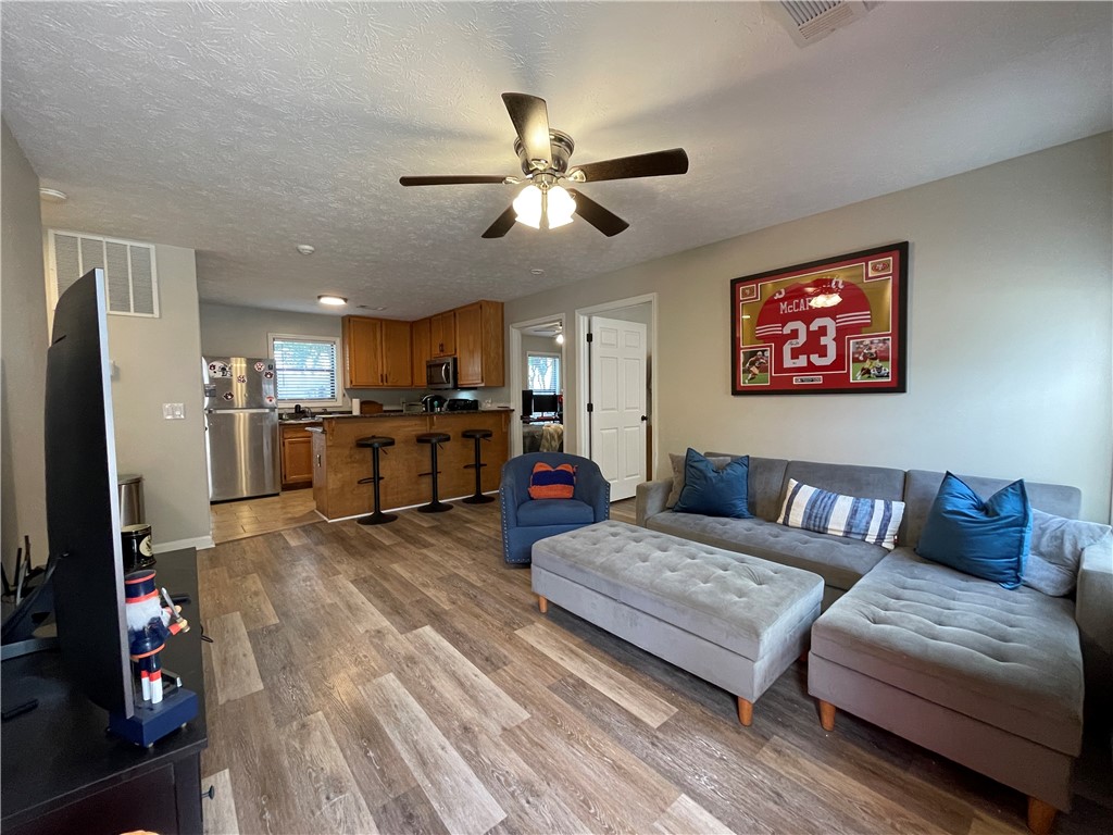 449 N DONAHUE DRIVE D27