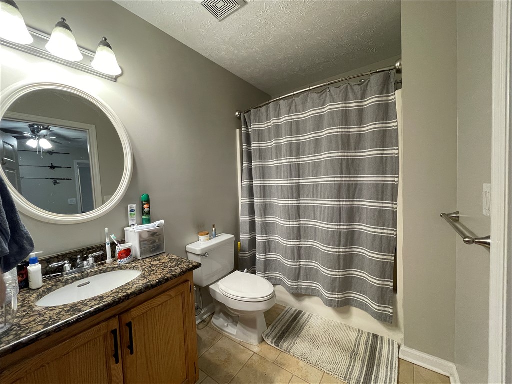 449 N DONAHUE DRIVE D27