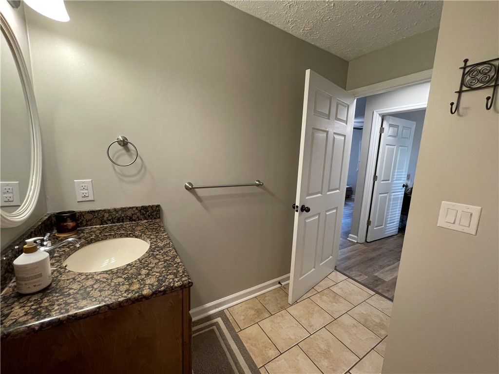 449 N DONAHUE DRIVE D27