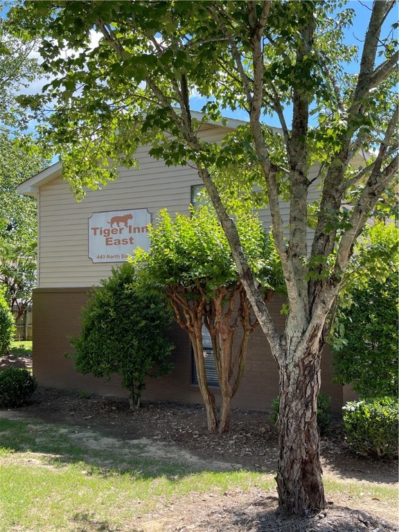 449 N DONAHUE DRIVE D27