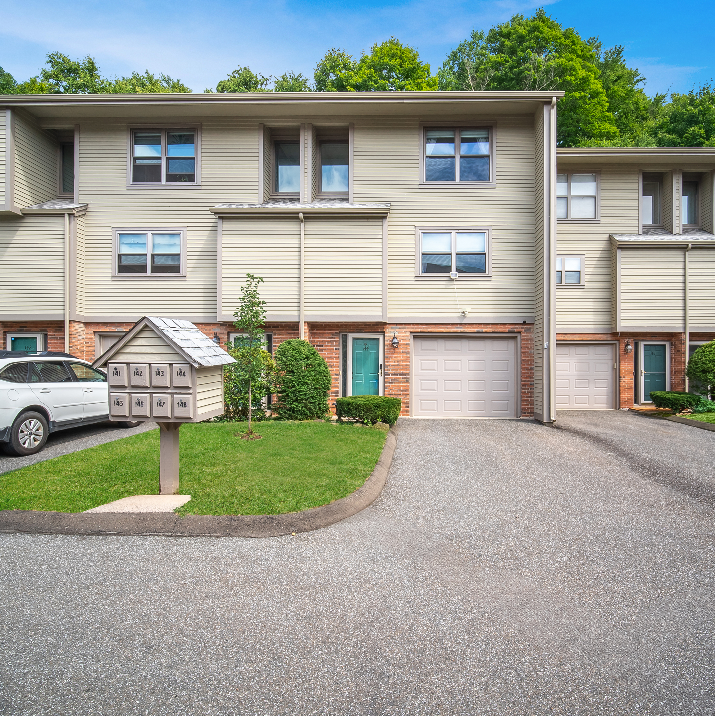 144 Metacomet Drive 144