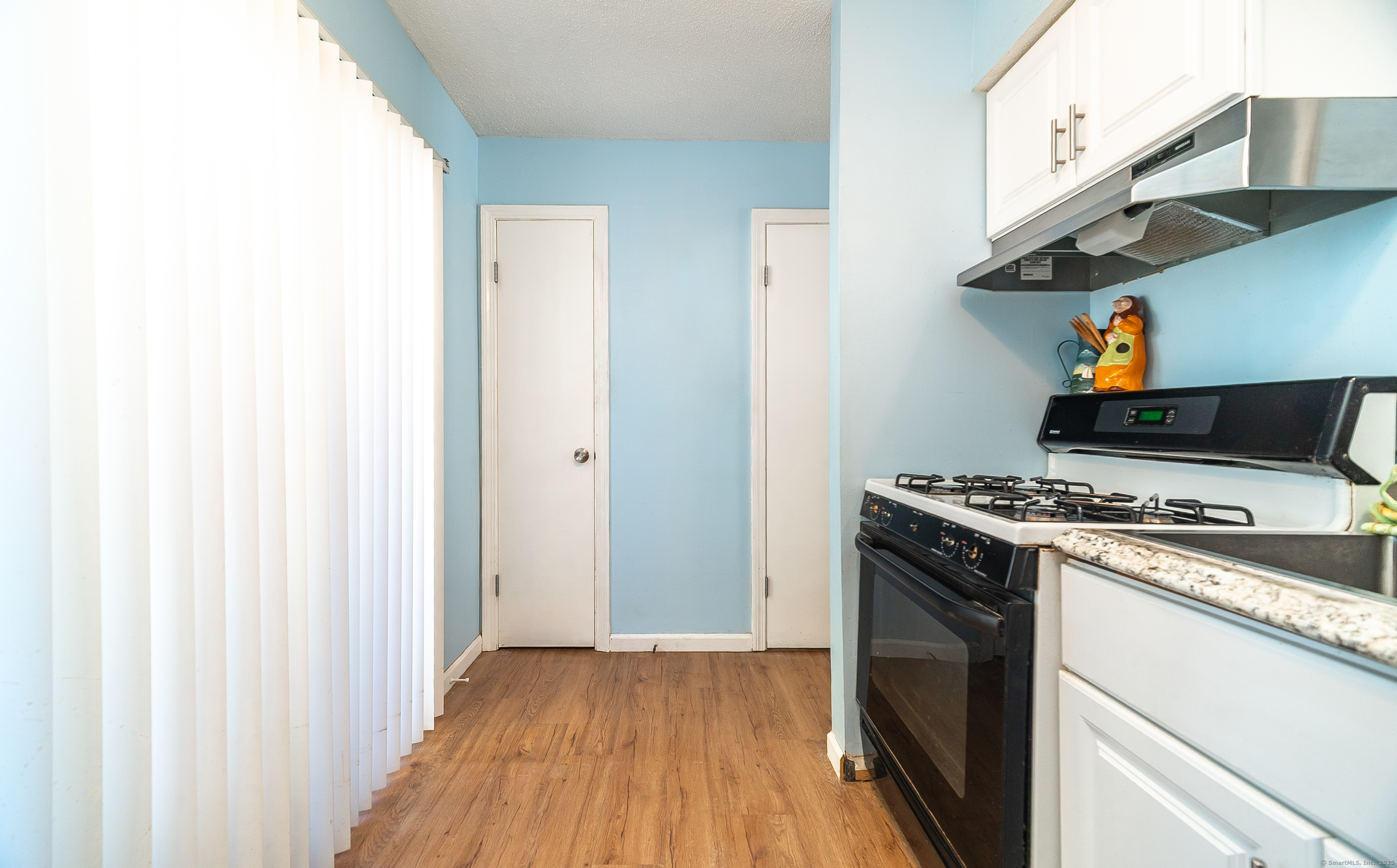 484 First Avenue APT 6
