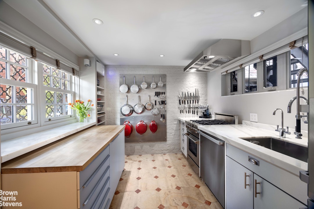 239 WAVERLY Place MAIS