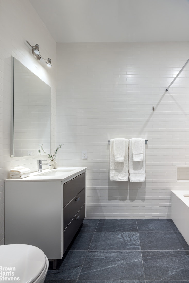 15 HUBERT Street PHB