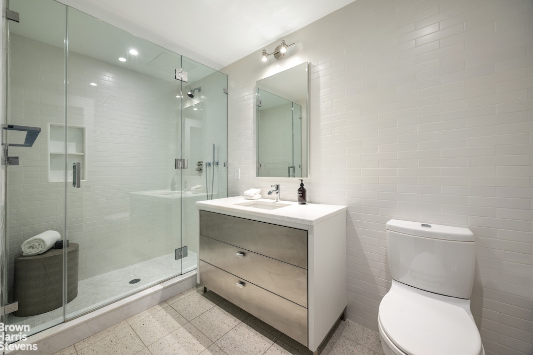 15 HUBERT Street PHB