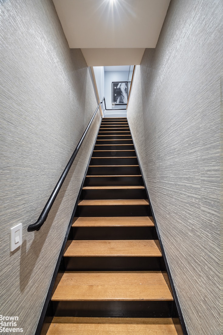 15 HUBERT Street PHB