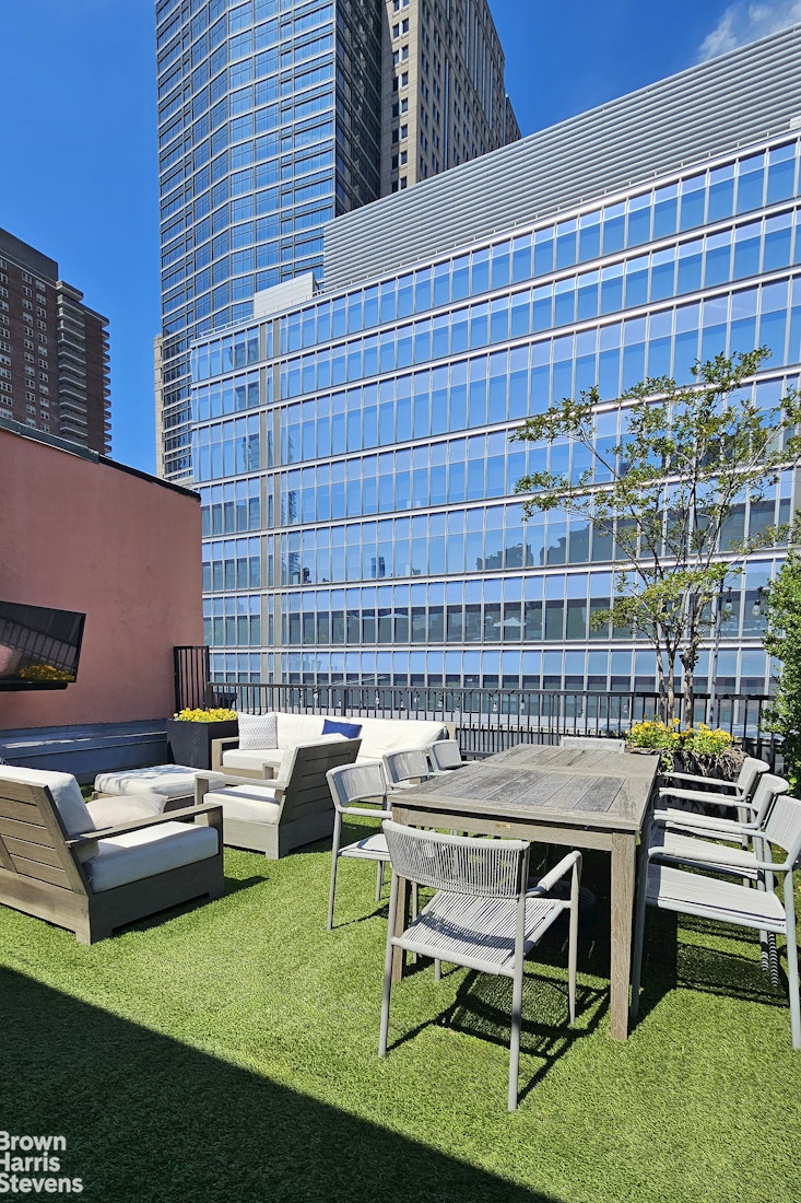 15 HUBERT Street PHB