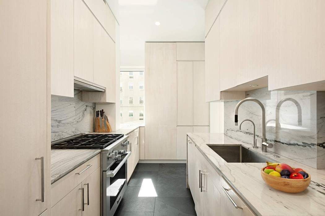 910 5th Avenue 7C