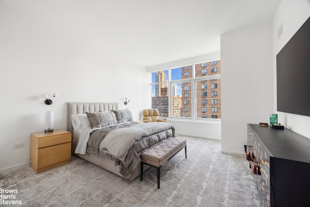 310 E 53RD Street 25A