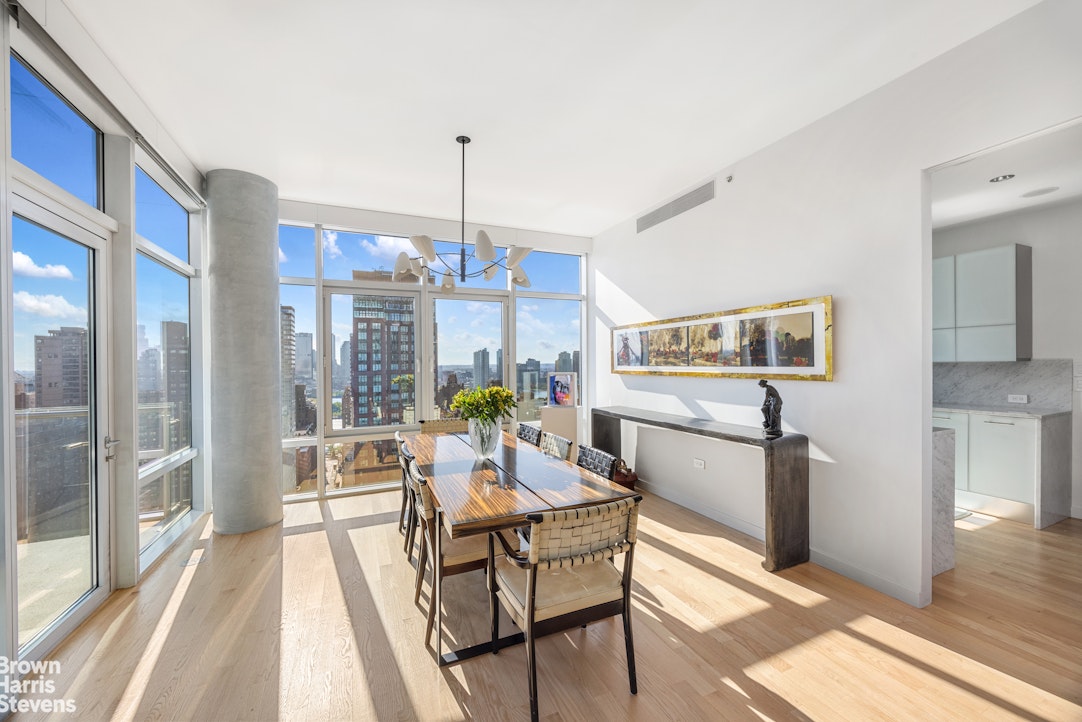 310 E 53RD Street 25A